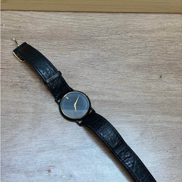Vintage Seiko Men Women Wristwatch black leather and dial w/gold tone 5y30-7039 - Picture 1 of 5